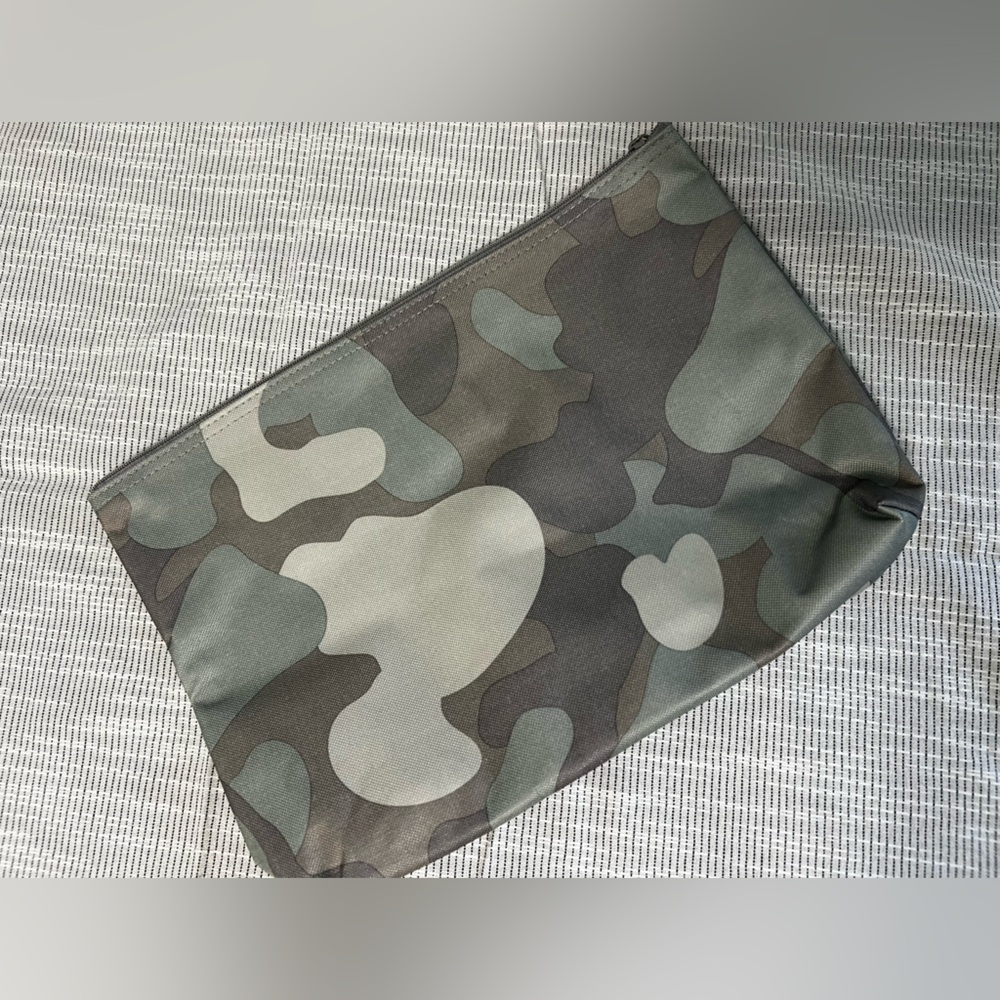 Thirty-One Camouflage Men's Zippered Pouch